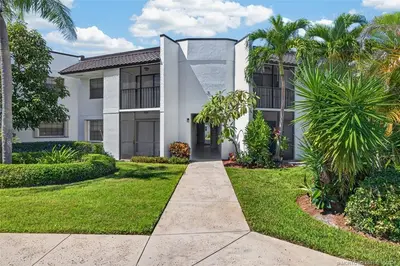 1999 NE Collins Circle 3-110, Jensen Beach – Condominium for sale