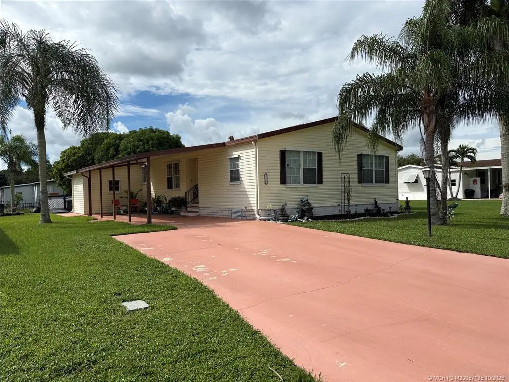 Photo 3 at 2460 SW Versailles Terrace, Stuart