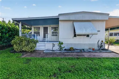 8051 SE Homestead Avenue, Hobe Sound – Manufactured Home for rent