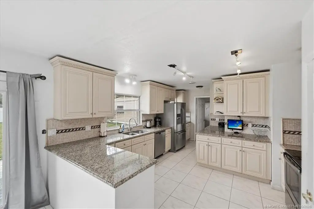 Photo 8 at 1357 SE Oakmont Lane, Port St. Lucie
