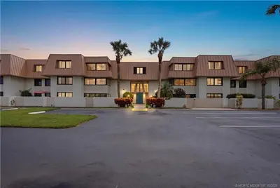1800 SE Saint Lucie Boulevard 7-201, Stuart – Condominium for sale
