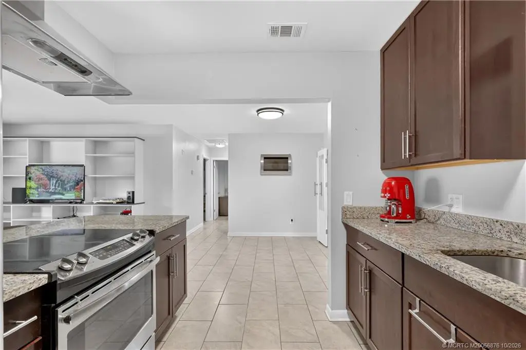 Stainless steel & granite at 908 SW 36th Terrace, Palm City