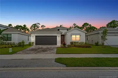 7030 SE Park Trace Drive, Stuart – Single Family Residence for sale