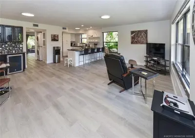541 SW South River Drive 103, Stuart – Condominium for sale