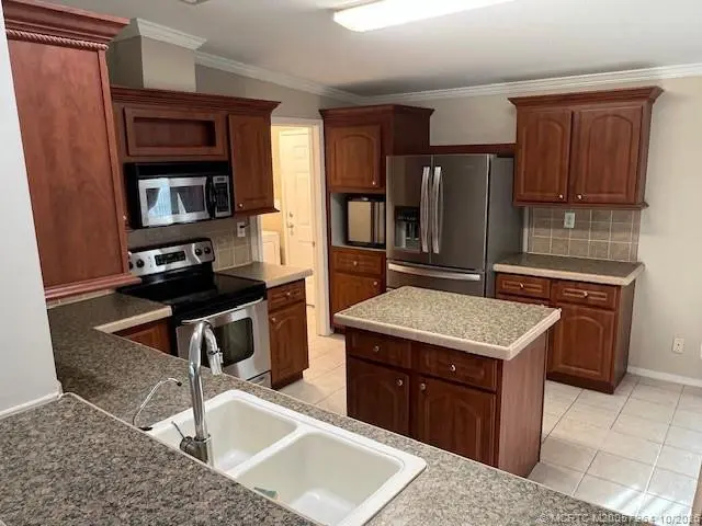 Photo 3 at 6298 S Ash Lane, Lantana