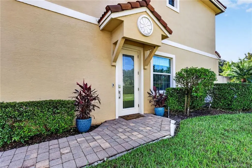 Photo 4 at 615 SW Glen Crest Way, Stuart