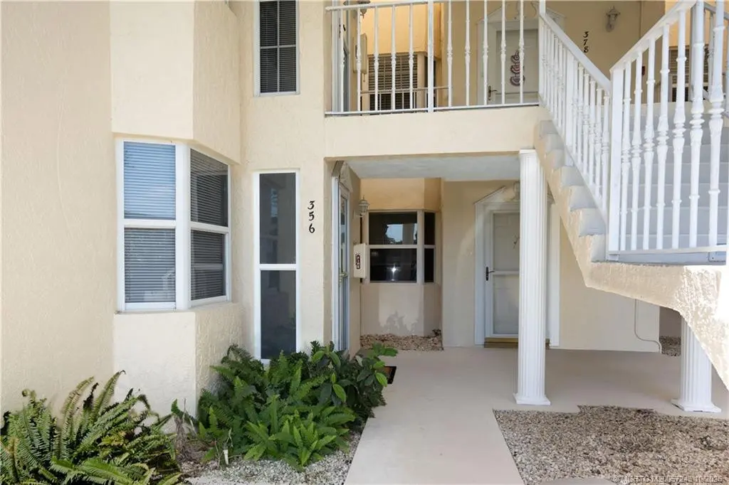 Photo 1 at 356 Grove Isle Circle, Vero Beach