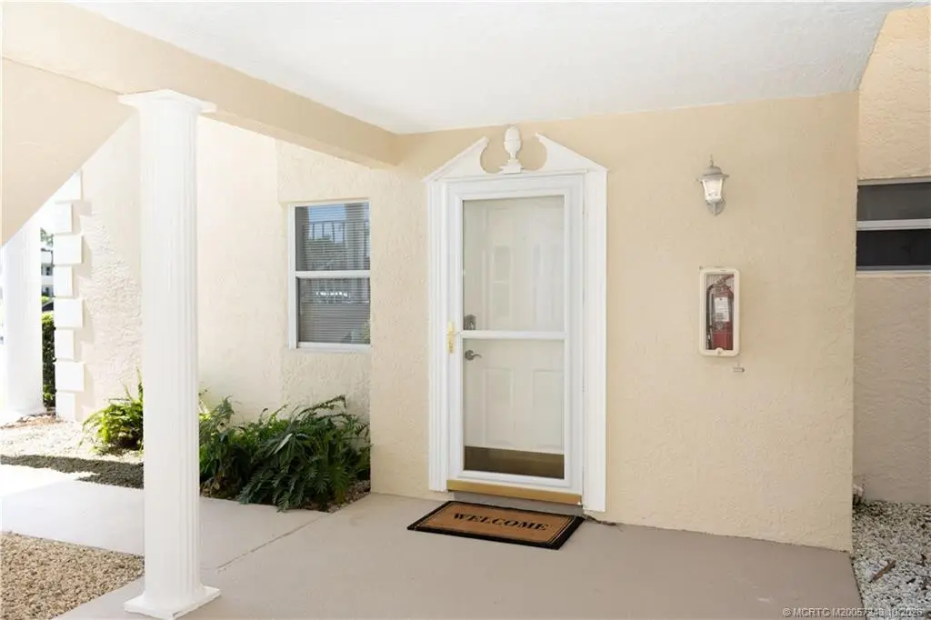 Photo 2 at 356 Grove Isle Circle, Vero Beach