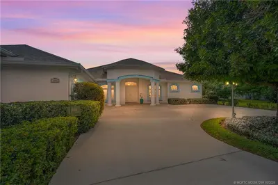 800 SE Waterside Way, Stuart – Single Family Residence for sale