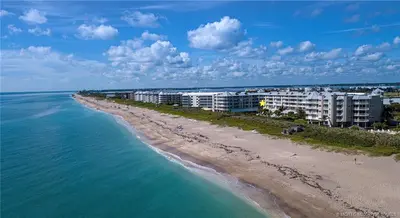 579 NE Plantation Road S205, Stuart – Condominium for sale