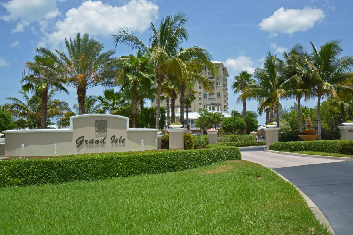 3702 Grand Isle Gate entry at 3702 N A1a 602, Hutchinson Island