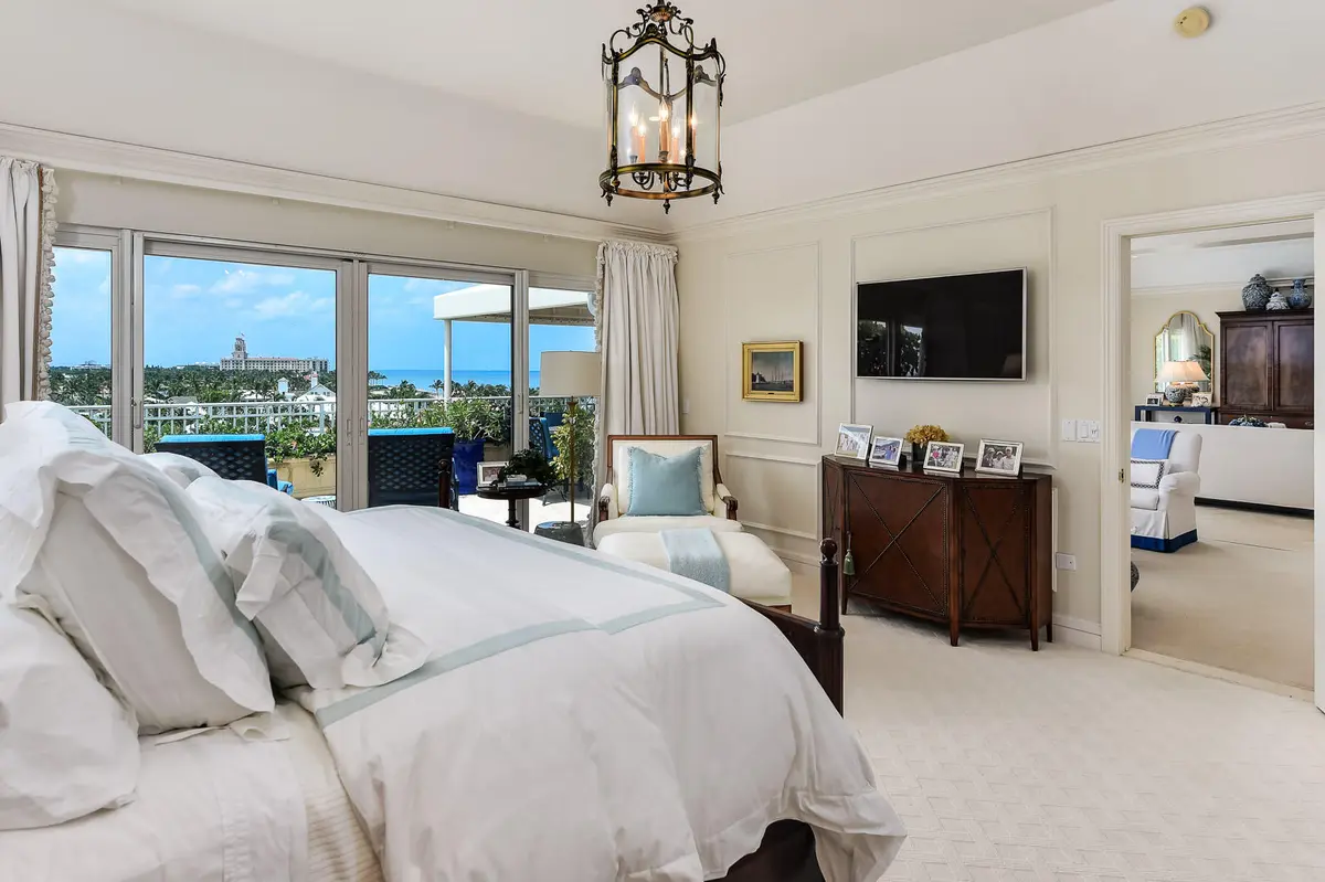 Master Suite at 100 Royal Palm Way Ph-2, Palm Beach