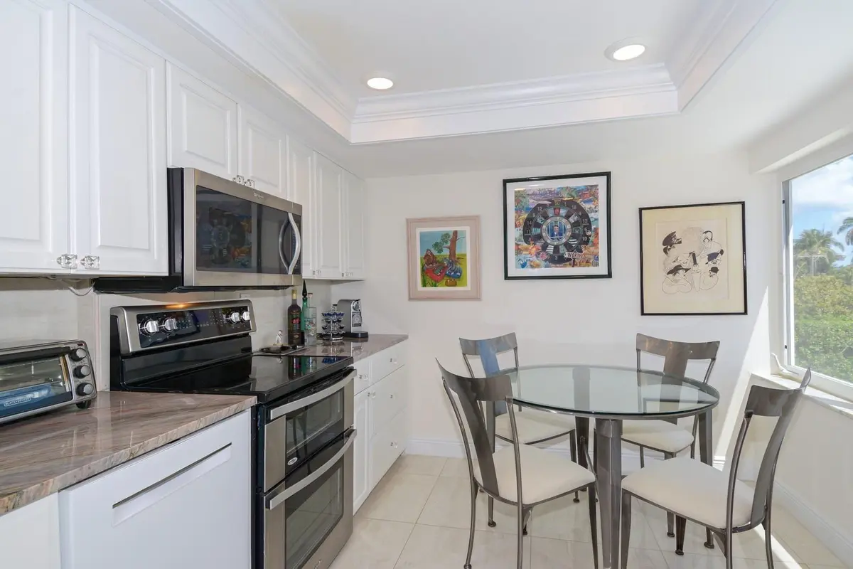 06_250BradleyPlace_302_191_KitchenBreakf at 250 Bradley Place 302, Palm Beach