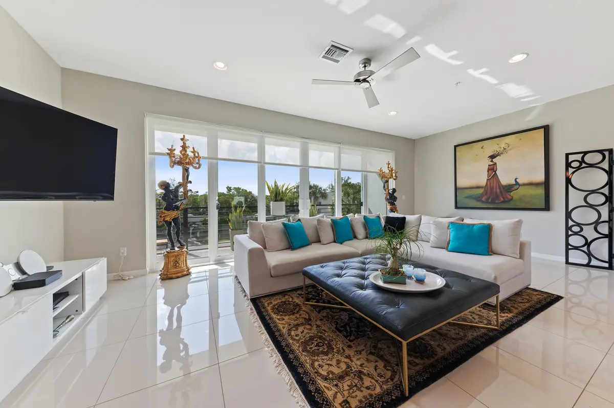 Living area at 2900 NE 12th Terrace 5, Oakland Park