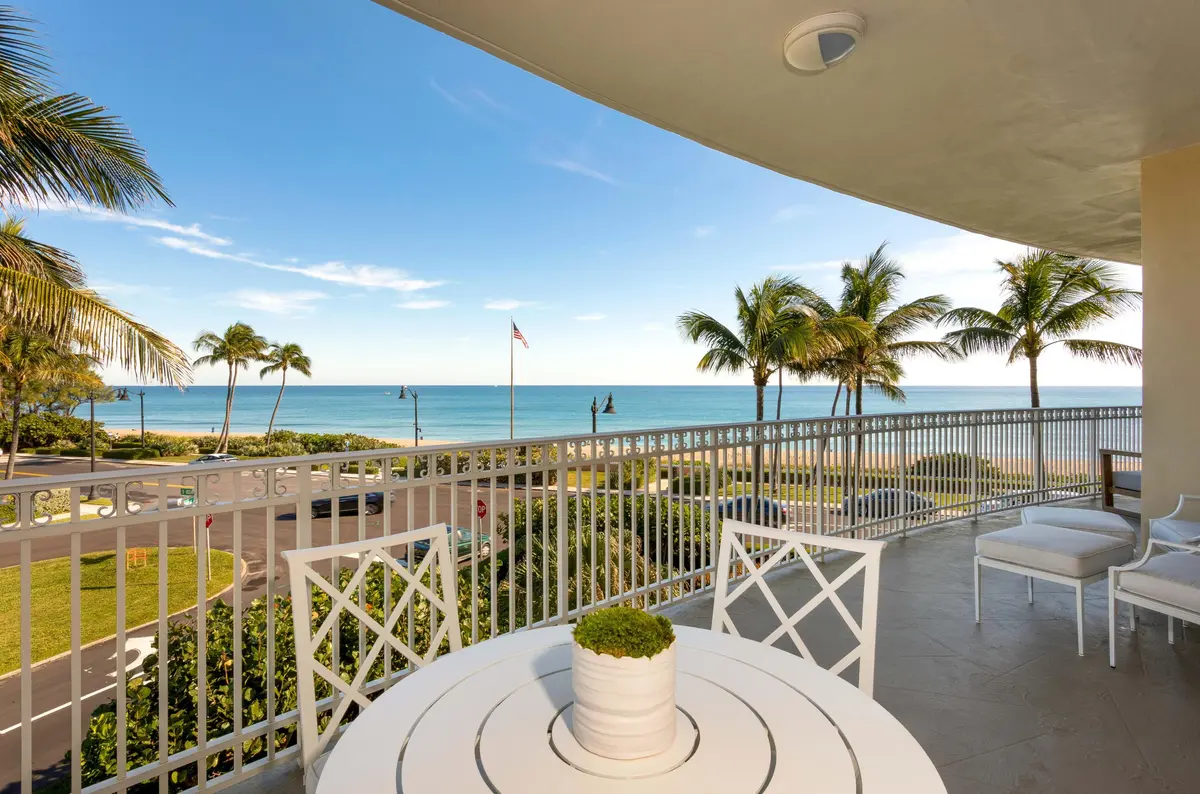 BALCONY_DETAIL_VIEW at 100 Royal Palm Way B3, Palm Beach