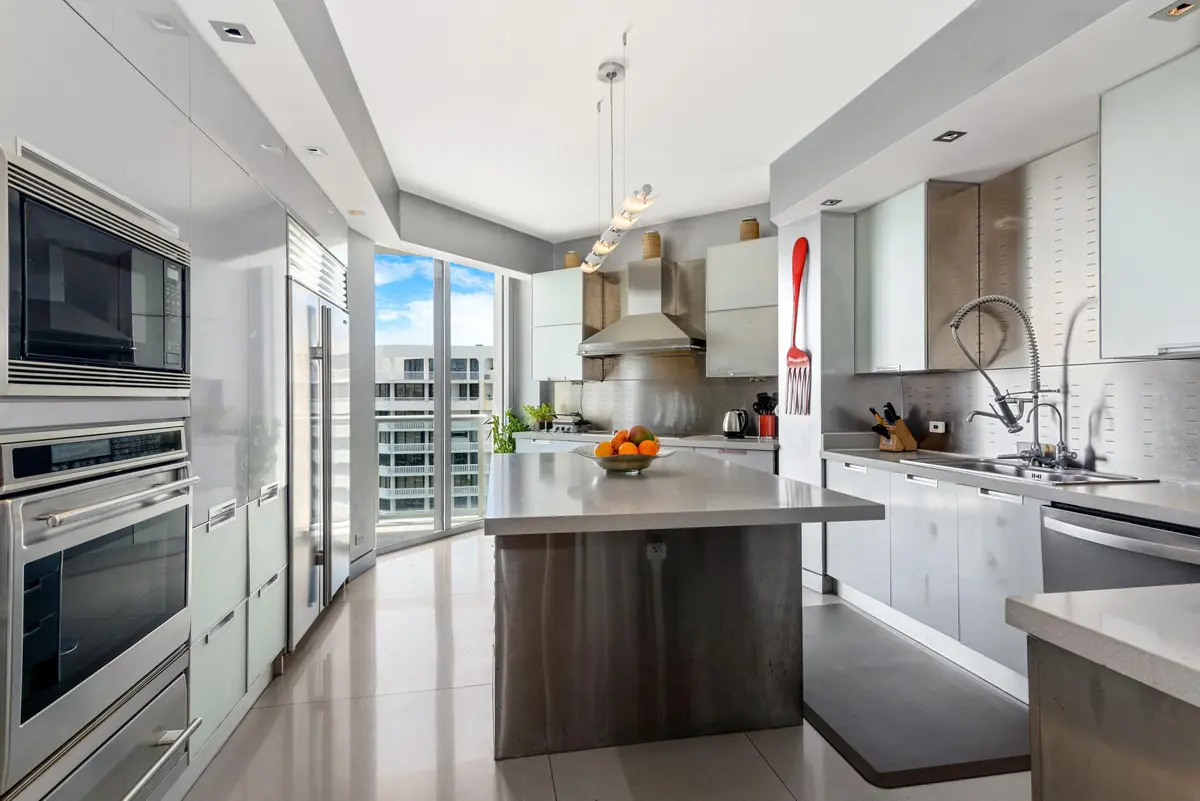 04_4000IslandBlvdPH1_5_Kitchen_HiRes at 4000 Island Boulevard 1, Aventura