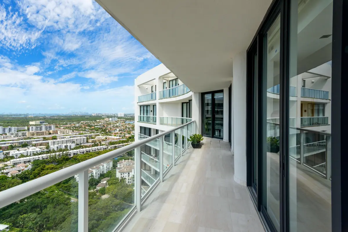15_4000IslandBlvdPH1_117_Terrace_HiRes at 4000 Island Boulevard 1, Aventura
