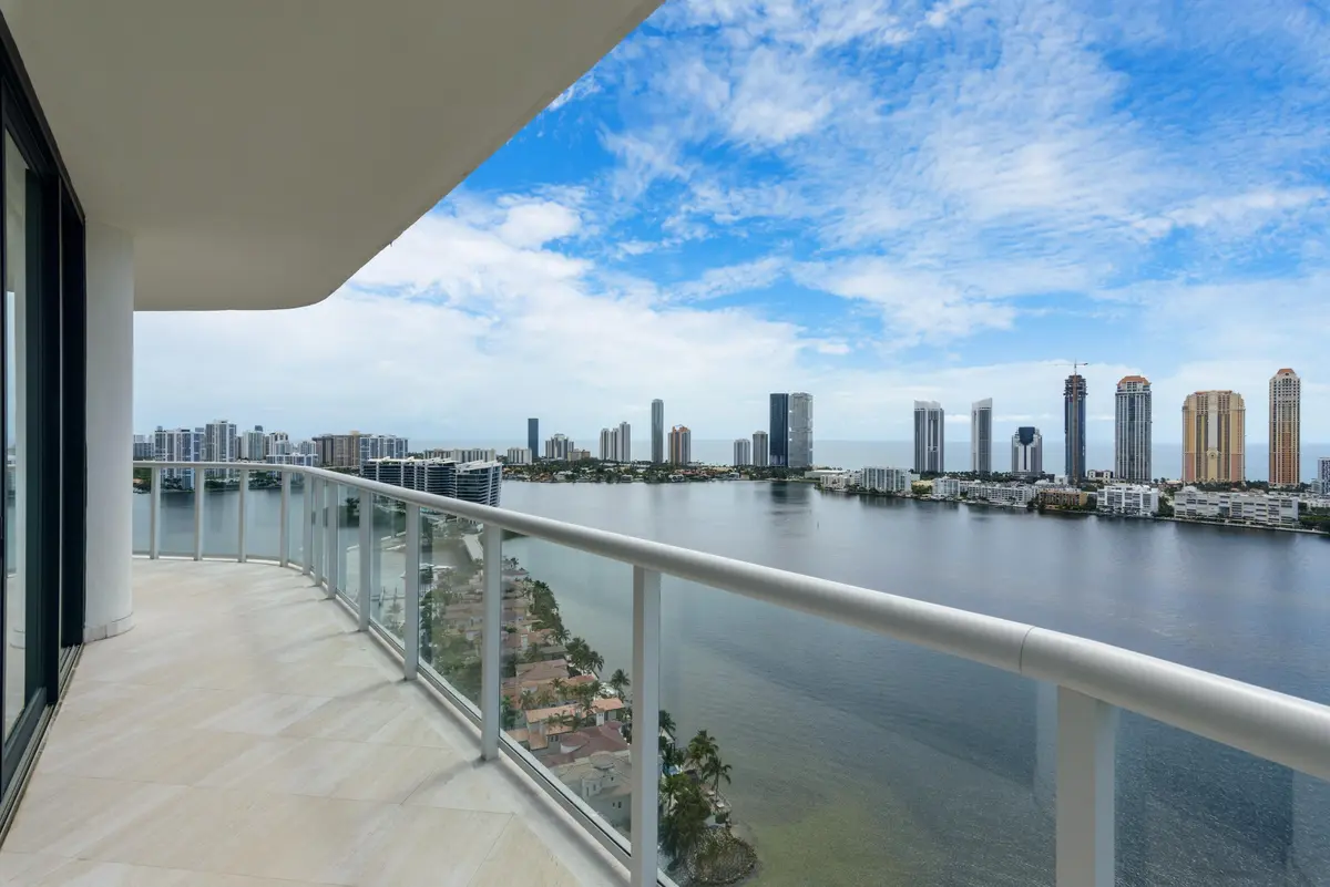 16_4000IslandBlvdPH1_144_Terrace3_HiRes at 4000 Island Boulevard 1, Aventura