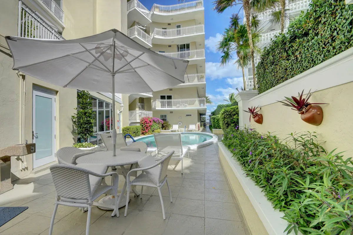 Pool at 100 Royal Palm Way G3, Palm Beach