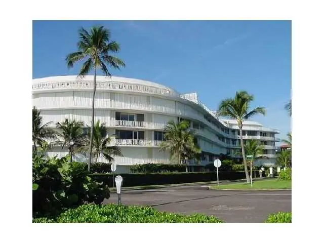 Exterior at 100 Royal Palm Way 1e, Palm Beach