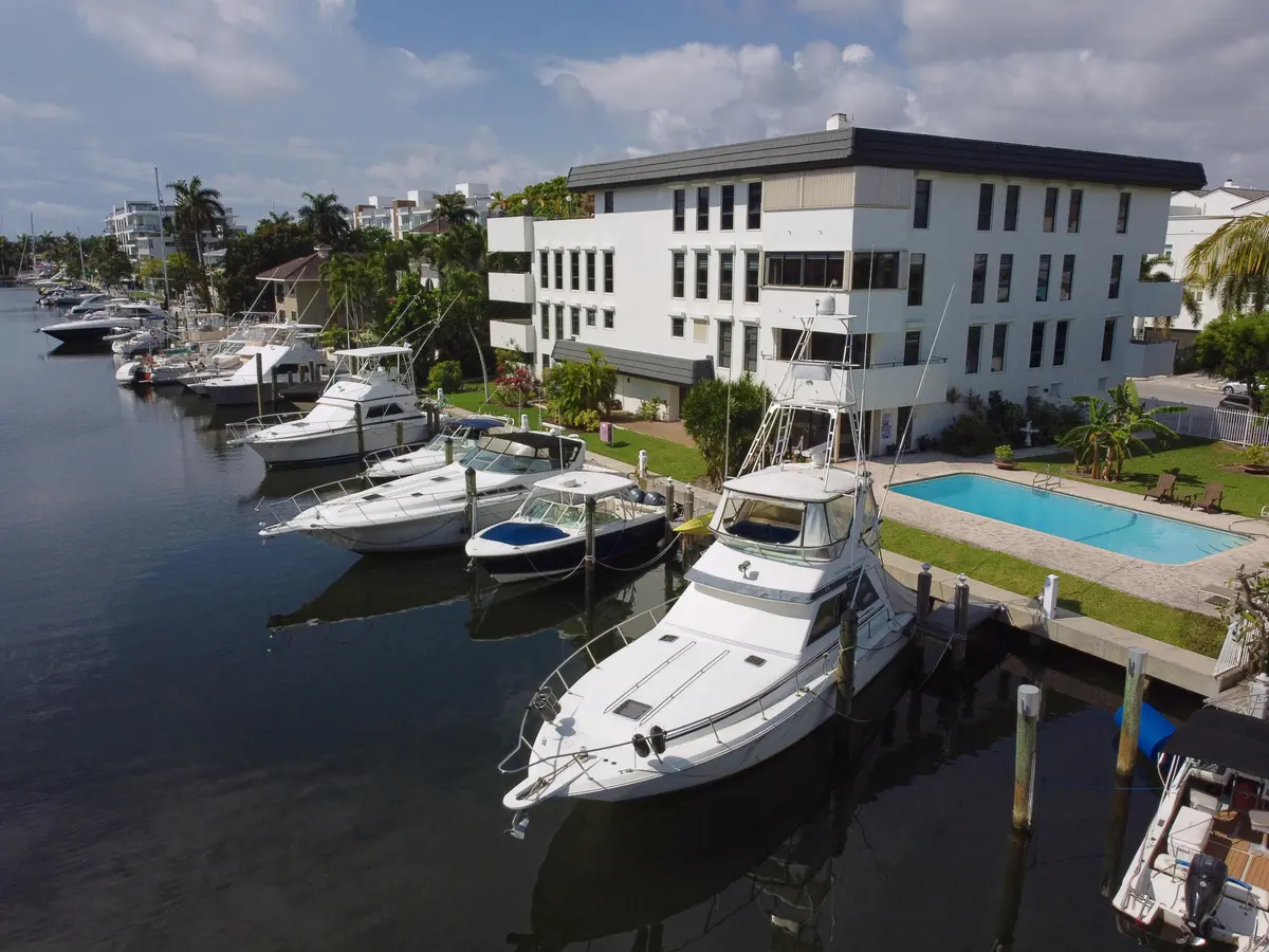 © PYL 266 at 76 Isle Of Venice Drive H, Fort Lauderdale