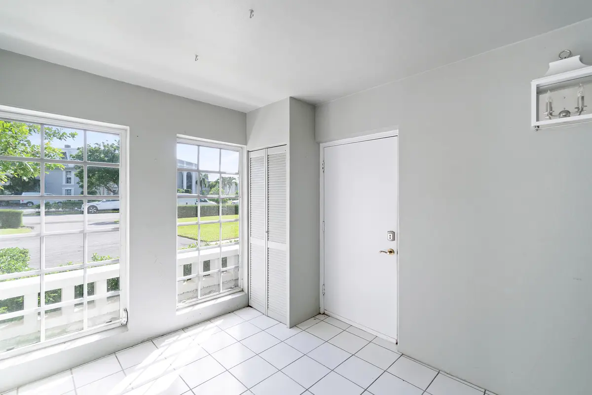 front entry at 2170 Ibis Isle Road 1, Palm Beach