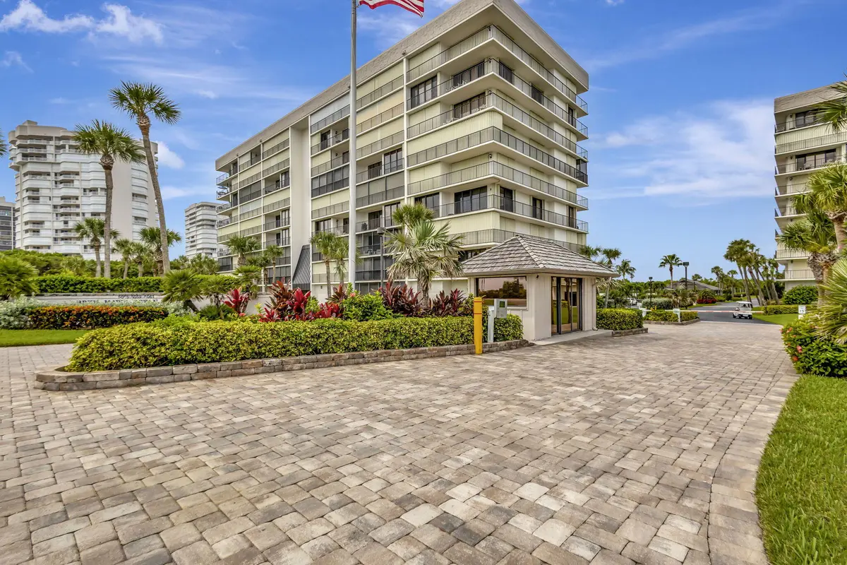 15-web-or-mls-16_01_3j0a1885 at 5055 N Highway A1A 605, Hutchinson Island