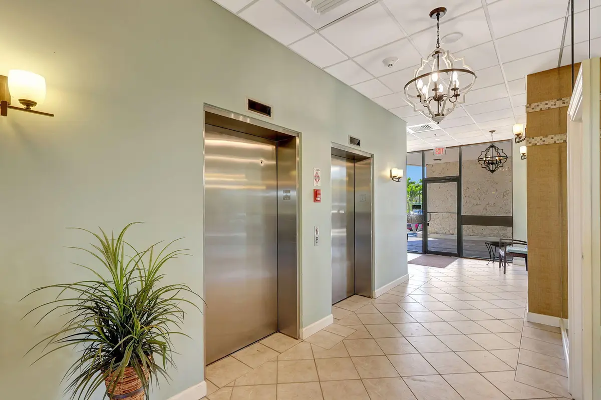 34-web-or-mls-5P1A2315 at 5055 N Highway A1A 605, Hutchinson Island