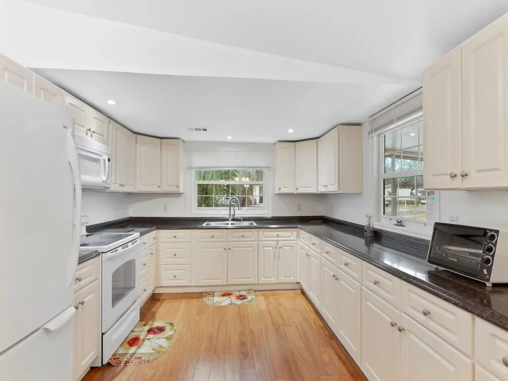 Kitchen at 471 Tropical Isles Circle, Fort Pierce