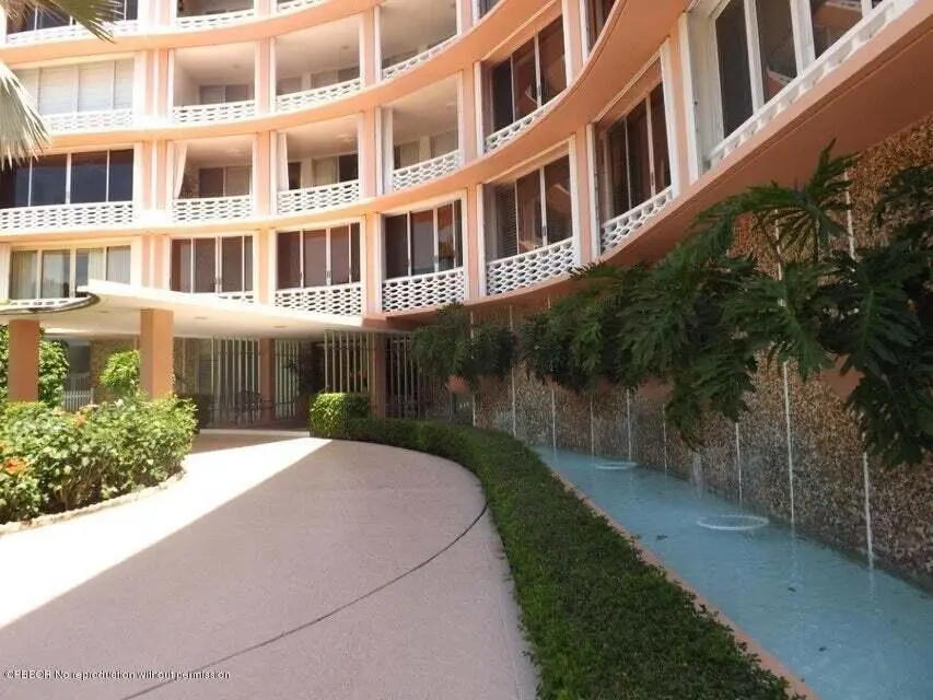 20140501165729614174000000-o at 315 S Lake Drive 1d, Palm Beach