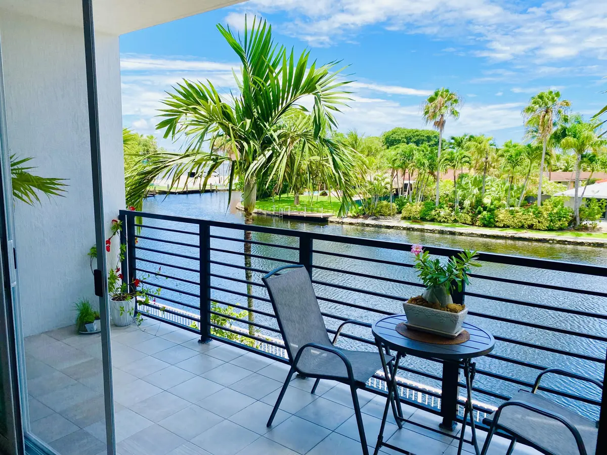 Living Room View at 2900 NE 12th Terrace 32, Oakland Park