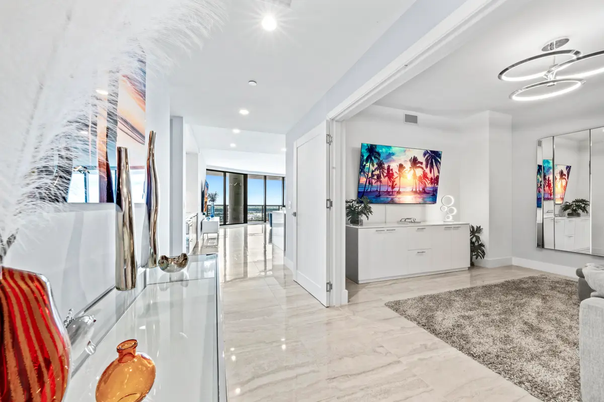 bb28 at 100 E Las Olas Boulevard 3303, Fort Lauderdale