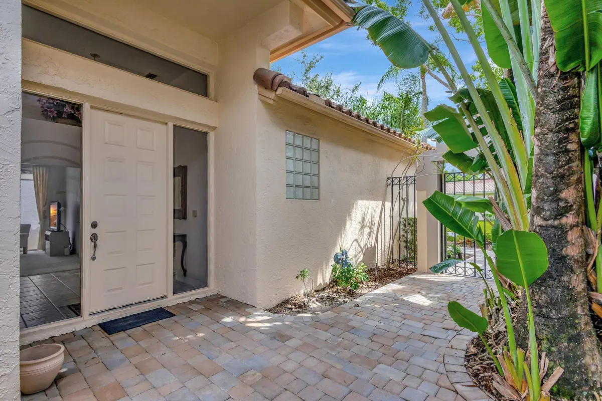 Courtyard Area at 10414 Osprey Trace, West Palm Beach