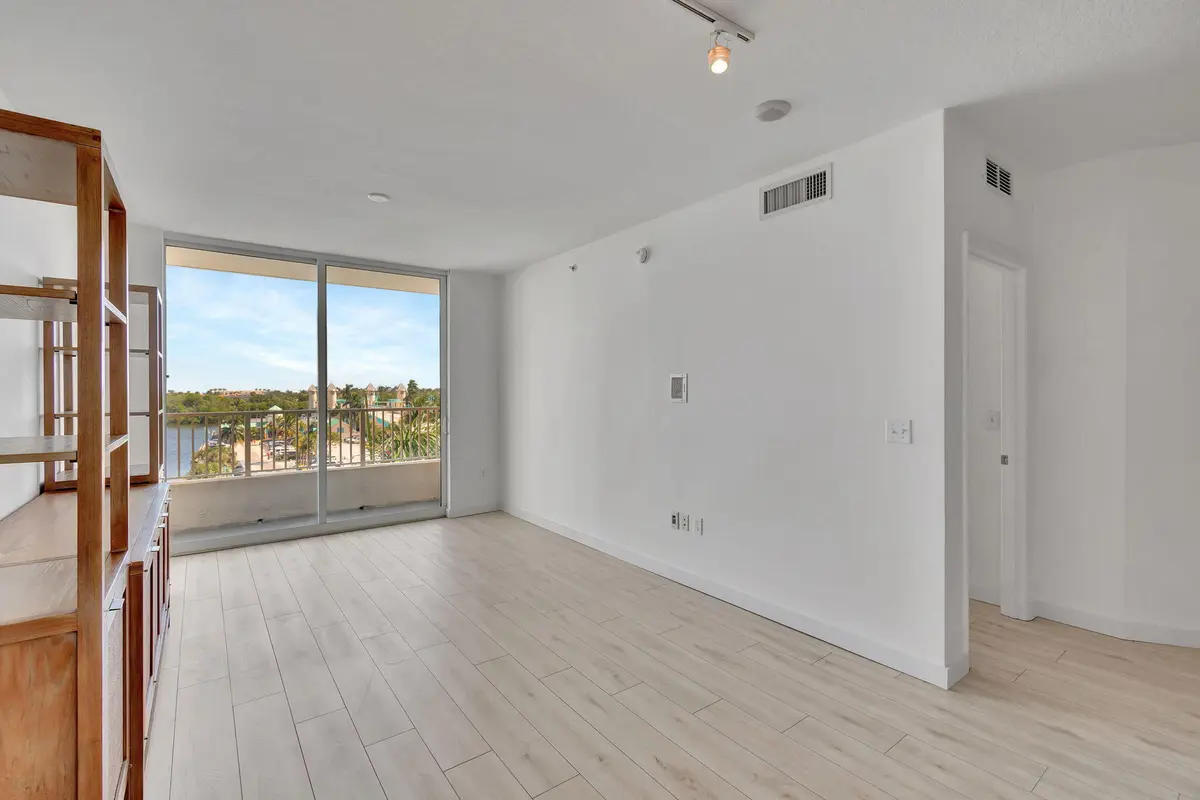 5-web-or-mls-DSC_1024 at 100 NE 6th Street 505, Boynton Beach