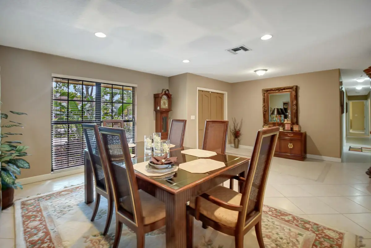 tempImageTWF1E0 at 581 S Country Club Drive, Atlantis