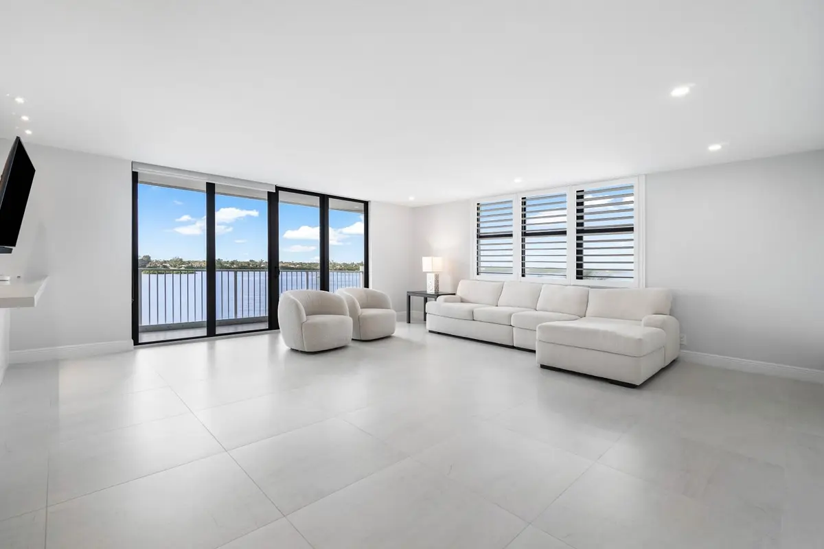 great room at 2860 S Ocean Boulevard 506, Palm Beach