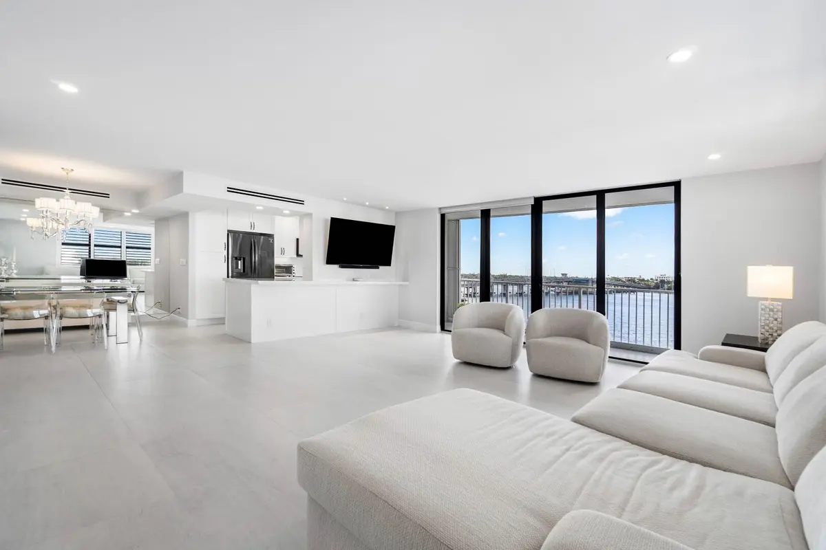 great room at 2860 S Ocean Boulevard 506, Palm Beach