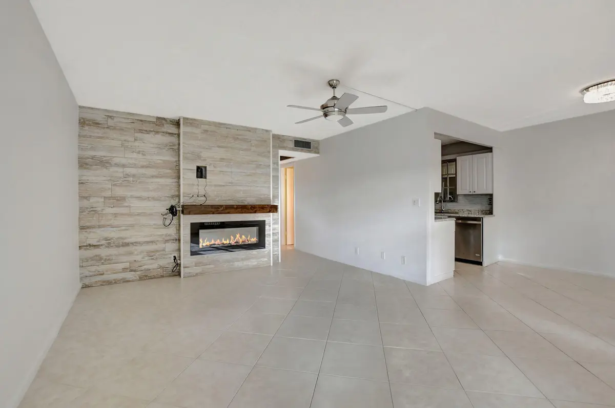 Living Area at 4064 Newport Q 4064, Deerfield Beach