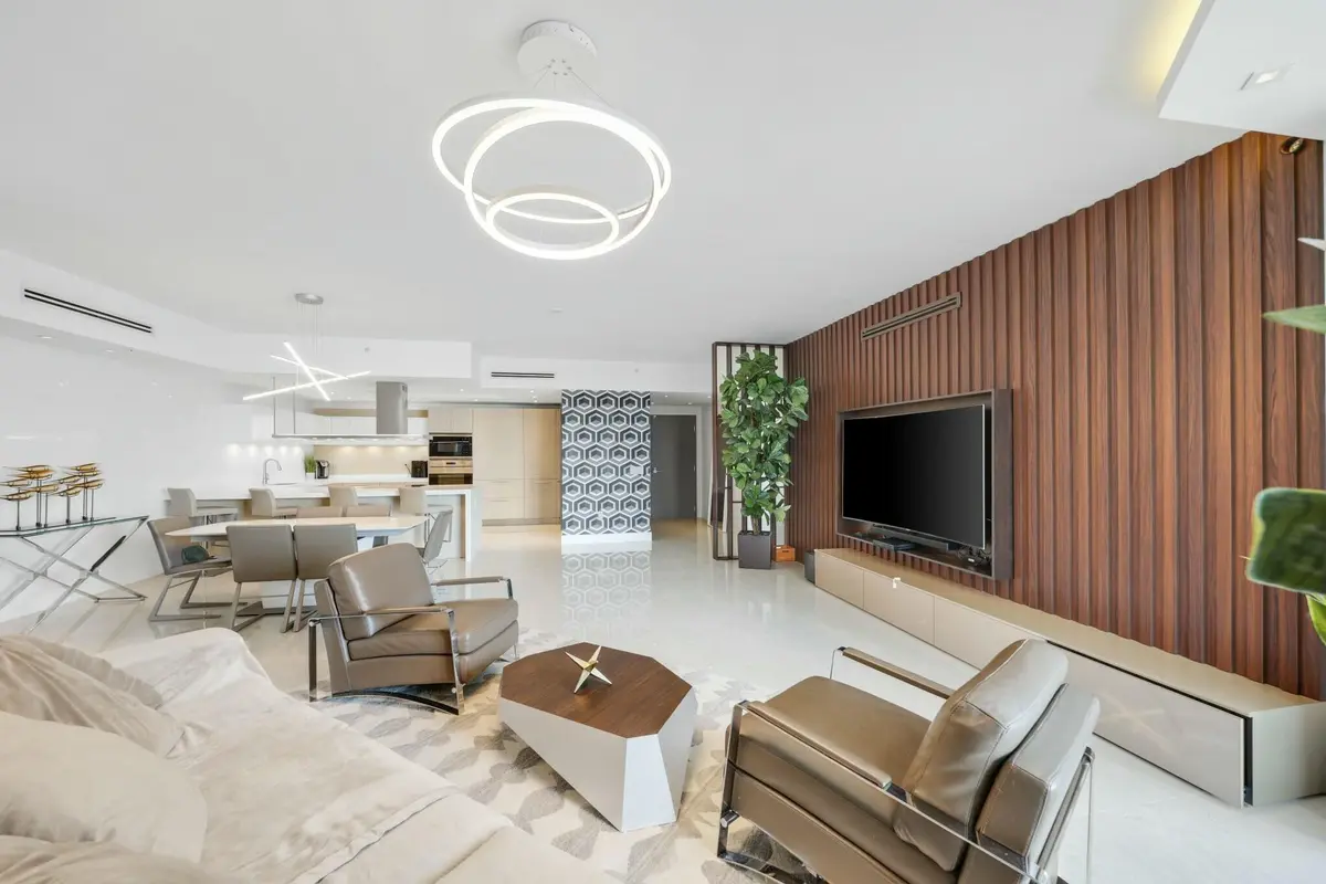tempImage92ByLg at 17301 Biscayne Boulevard 707, North Miami Beach