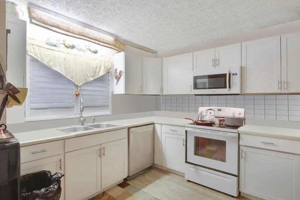 20220426191016193173000000-o at 11099 Ridge Avenue, Fort Pierce