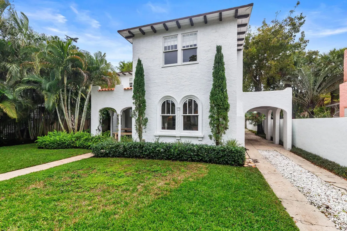 Front Facade at 306 Marlborough Place, West Palm Beach