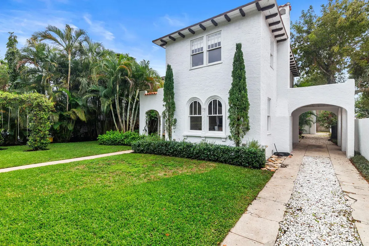 Front Facade at 306 Marlborough Place, West Palm Beach