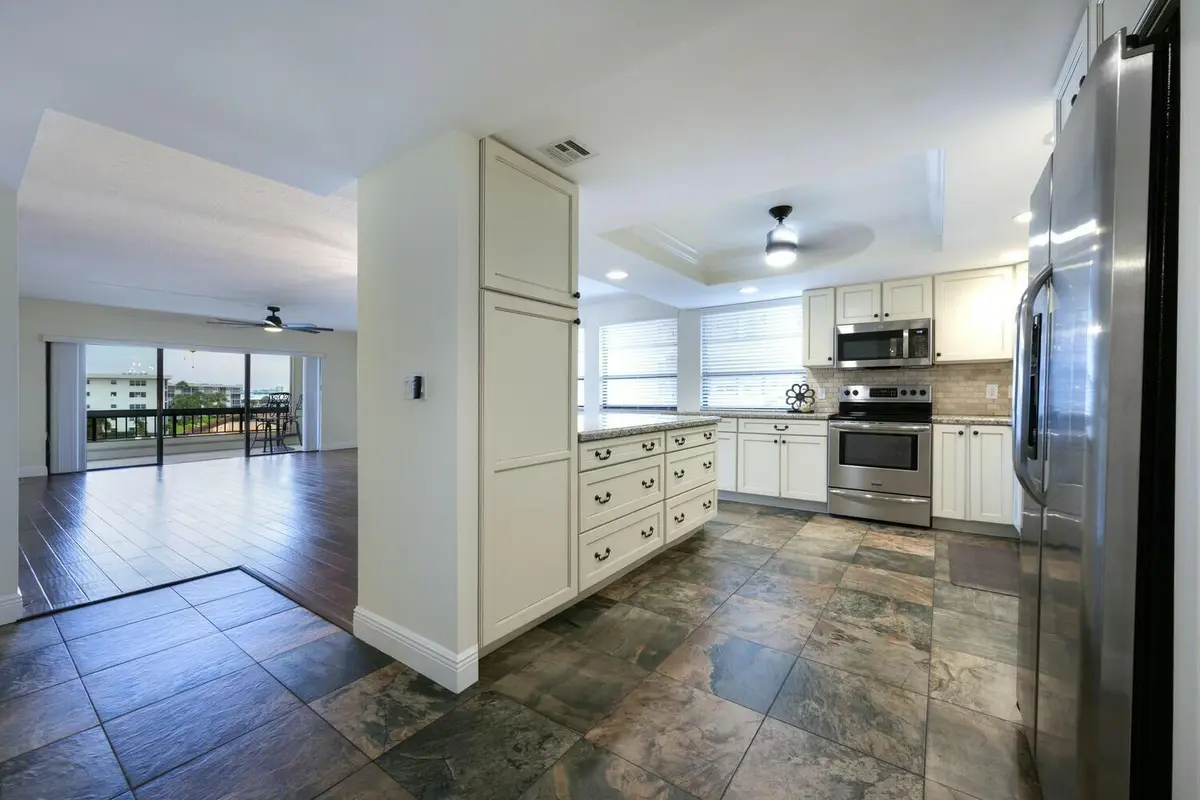 Foyer & kitchen at 1036 Us Highway 1 315, North Palm Beach