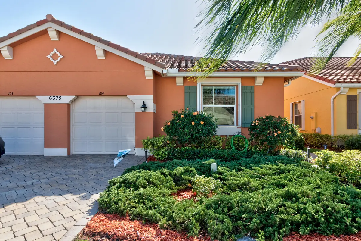 Front of House at 6375 Oxford Circle 104d, Vero Beach