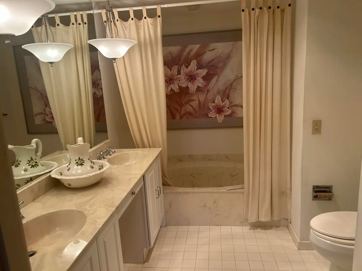 MB Bath 12 Oaks at 11370 Twelve Oaks Way 117, North Palm Beach