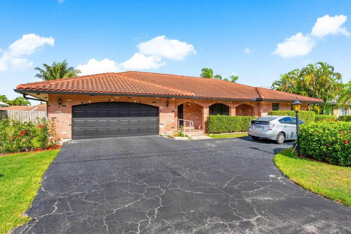 Simulated Brick Exterior at 3163 NE 8th Avenue, Boca Raton