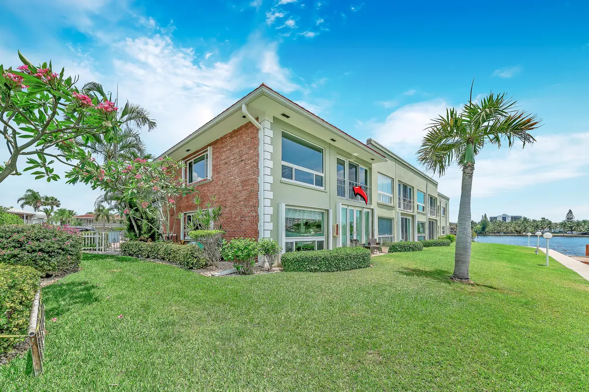 11 Backyard (1) at 711 NE Harbour Terrace 4120, Boca Raton