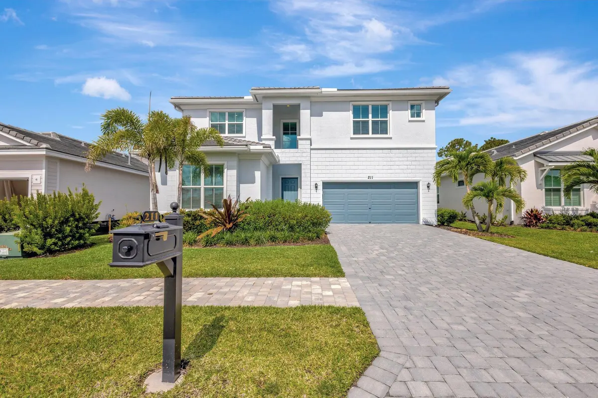 1-web-or-mls-5P1A3079 at 211 SE Calmo Circle, Port St. Lucie