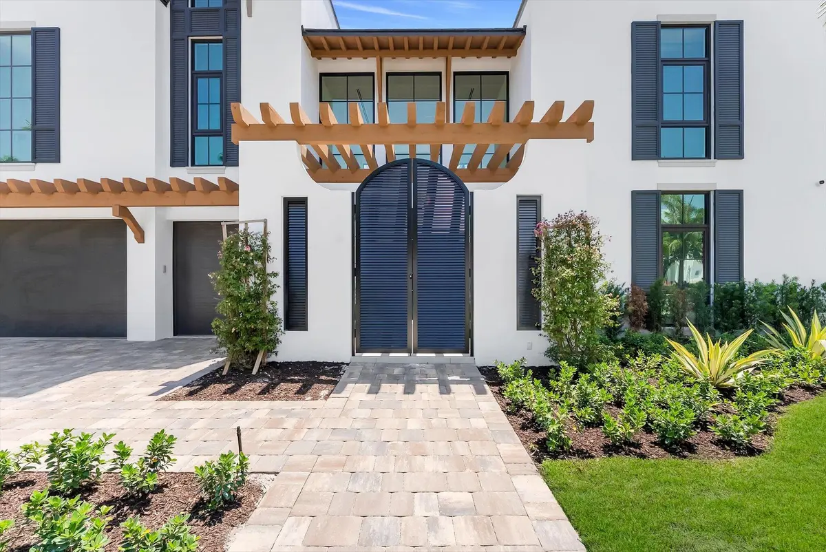 05-5 at 880 NE 3rd Avenue, Boca Raton