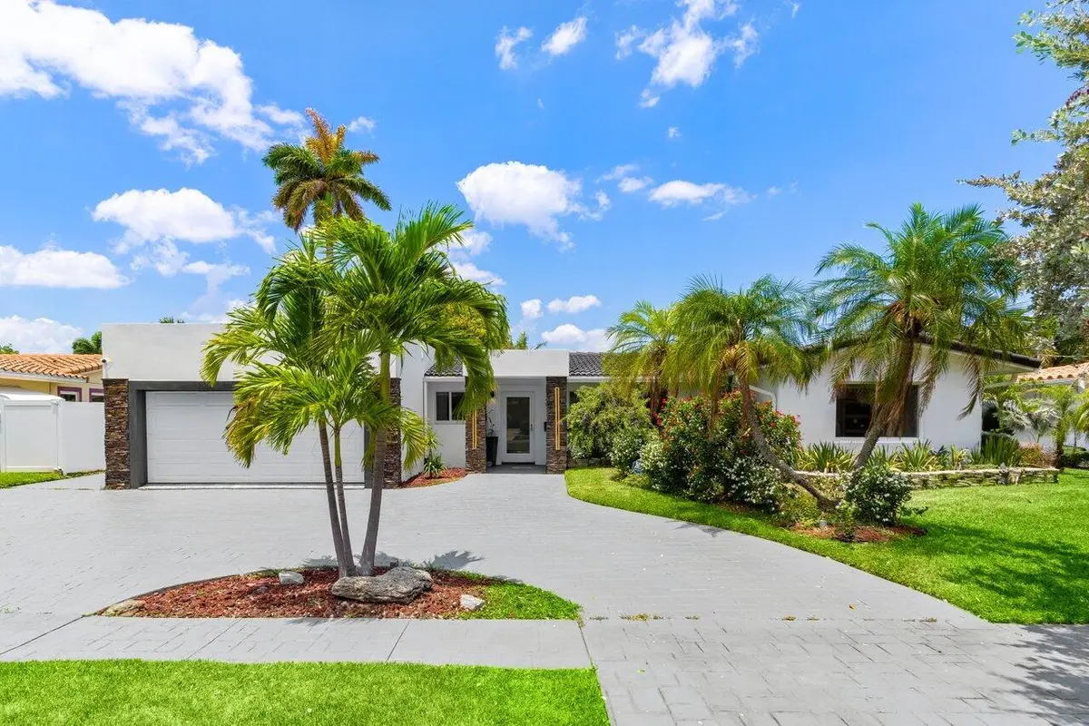 front center at 2611 NE 49 Street, Lighthouse Point
